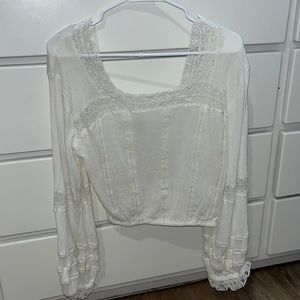 🆕NWT Lacey Bell Sleeve White Blouse
